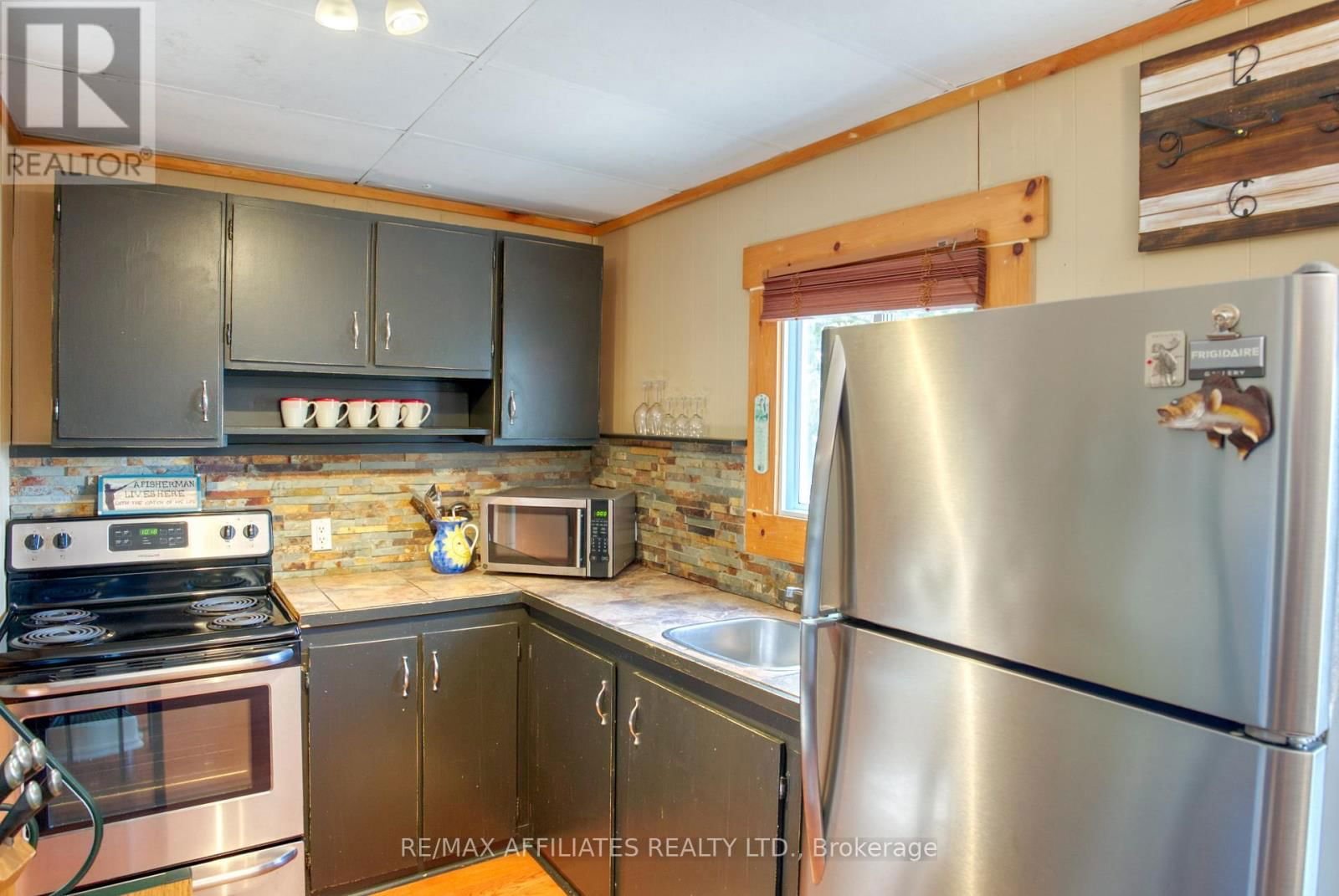 77 PINECREST LANE Image 13