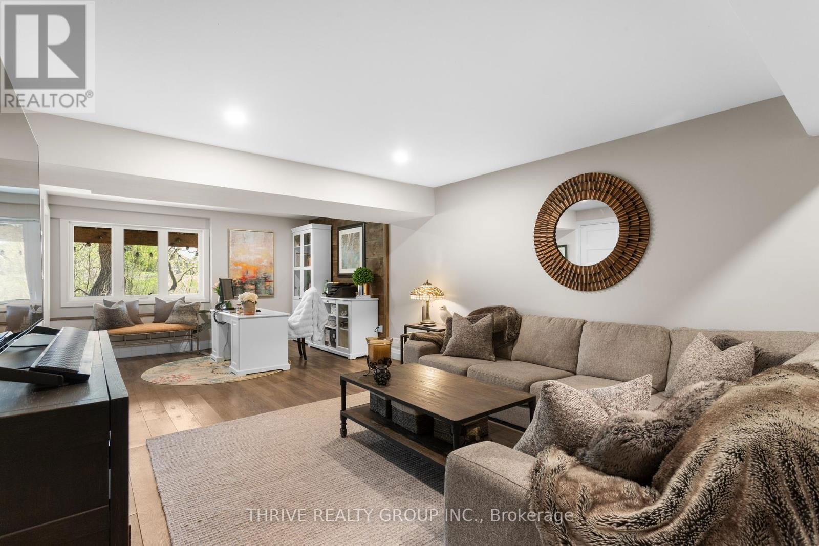 5 - 727 APRICOT DRIVE Image 32