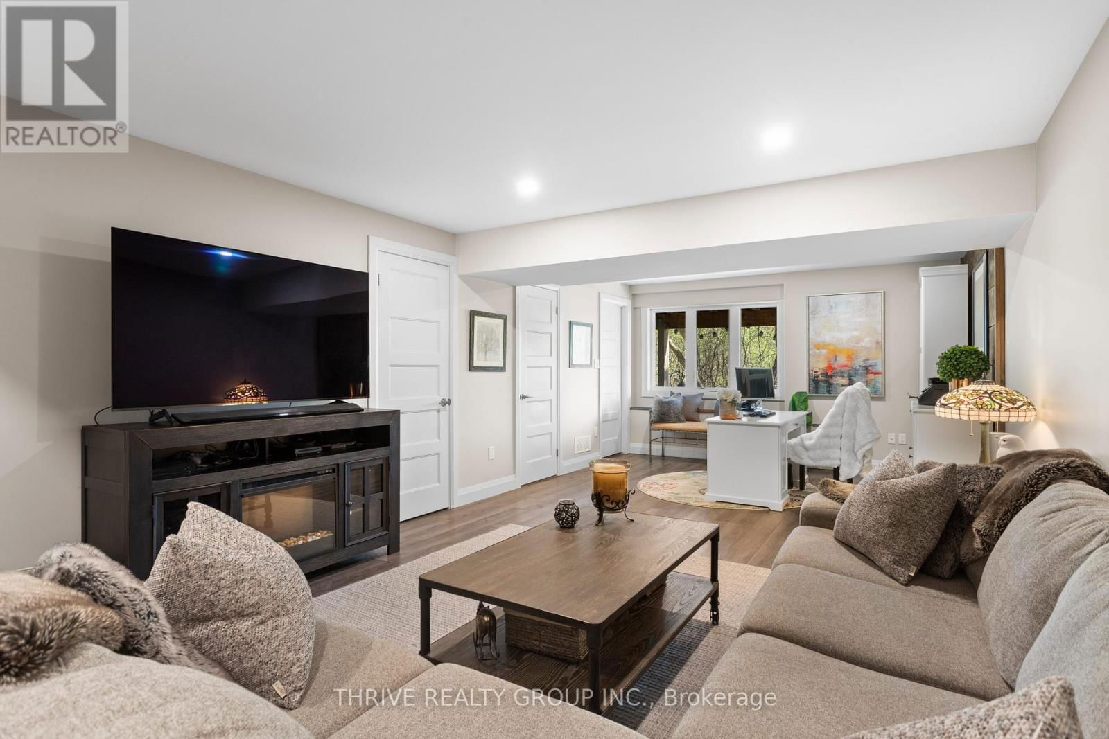 5 - 727 APRICOT DRIVE Image 33