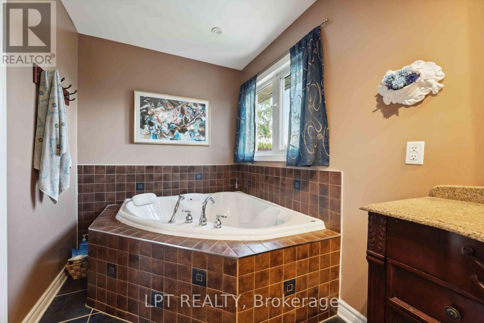 61 FIELDGATE DRIVE Image 25