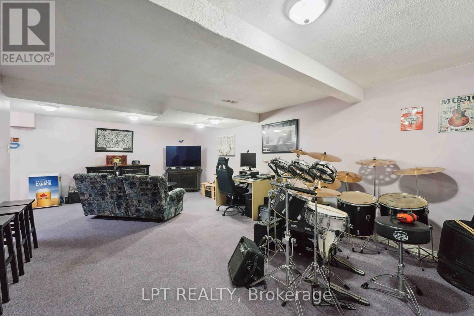 61 FIELDGATE DRIVE Image 32