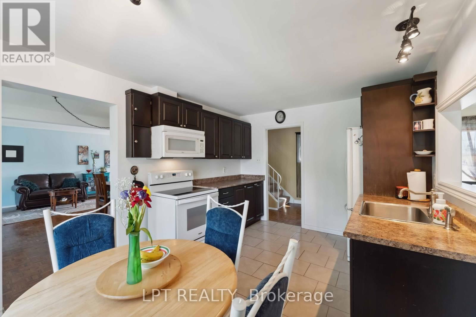 61 FIELDGATE DRIVE Image 7