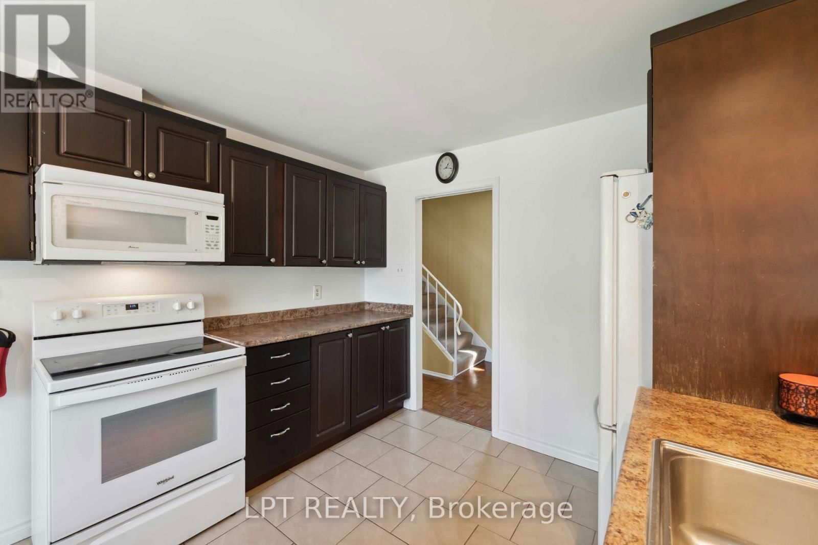 61 FIELDGATE DRIVE Image 8