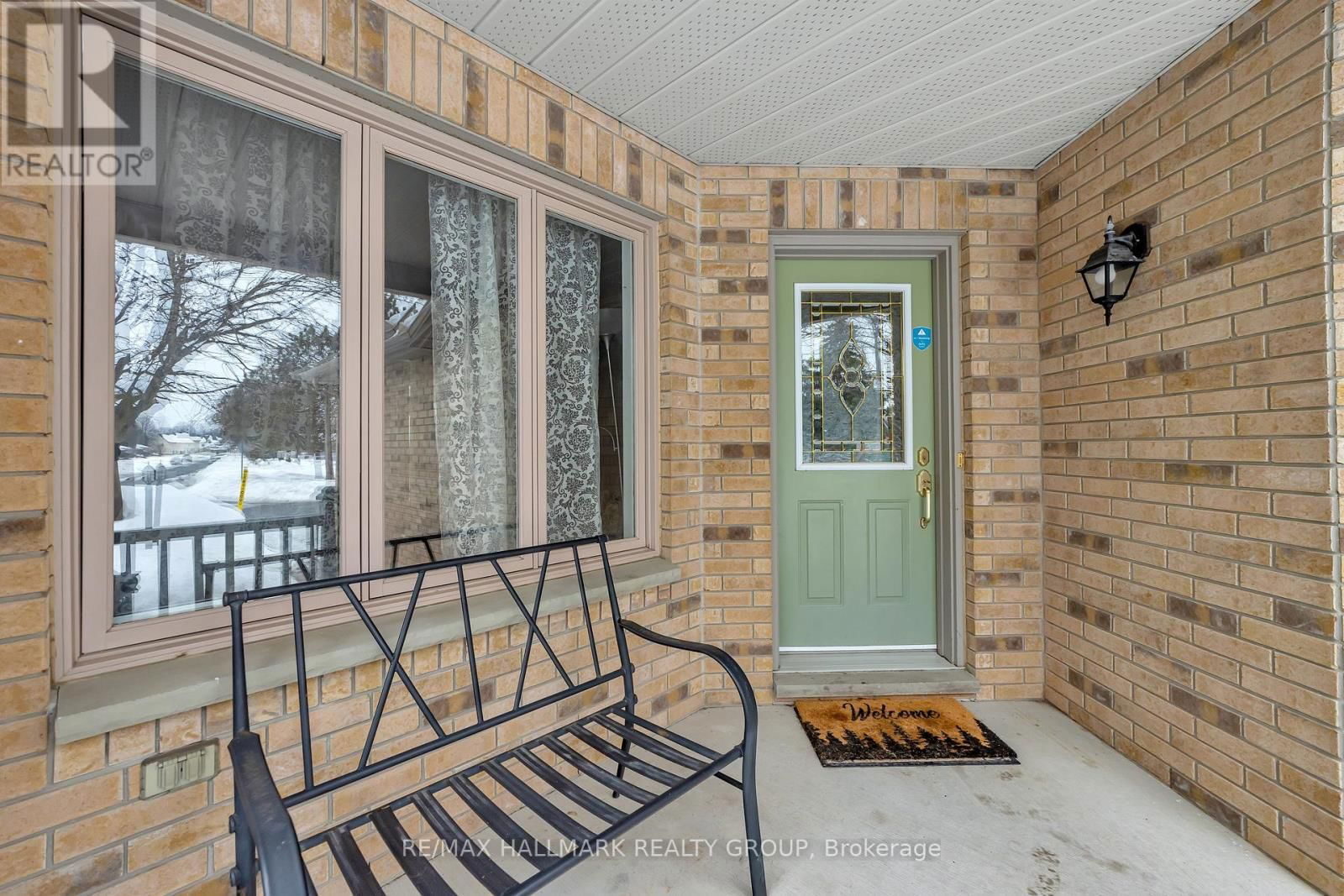 63 NEWBOROUGH CRESCENT Image 12
