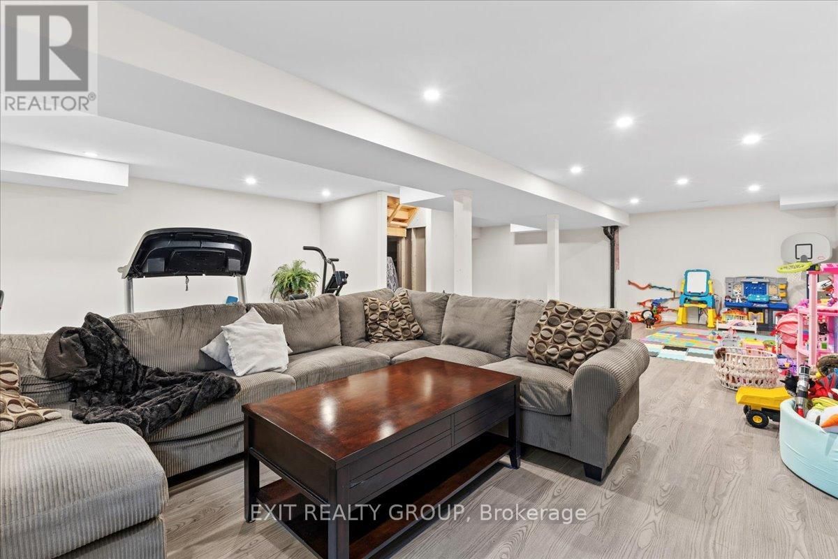 32 VERTIS COURT Image 36