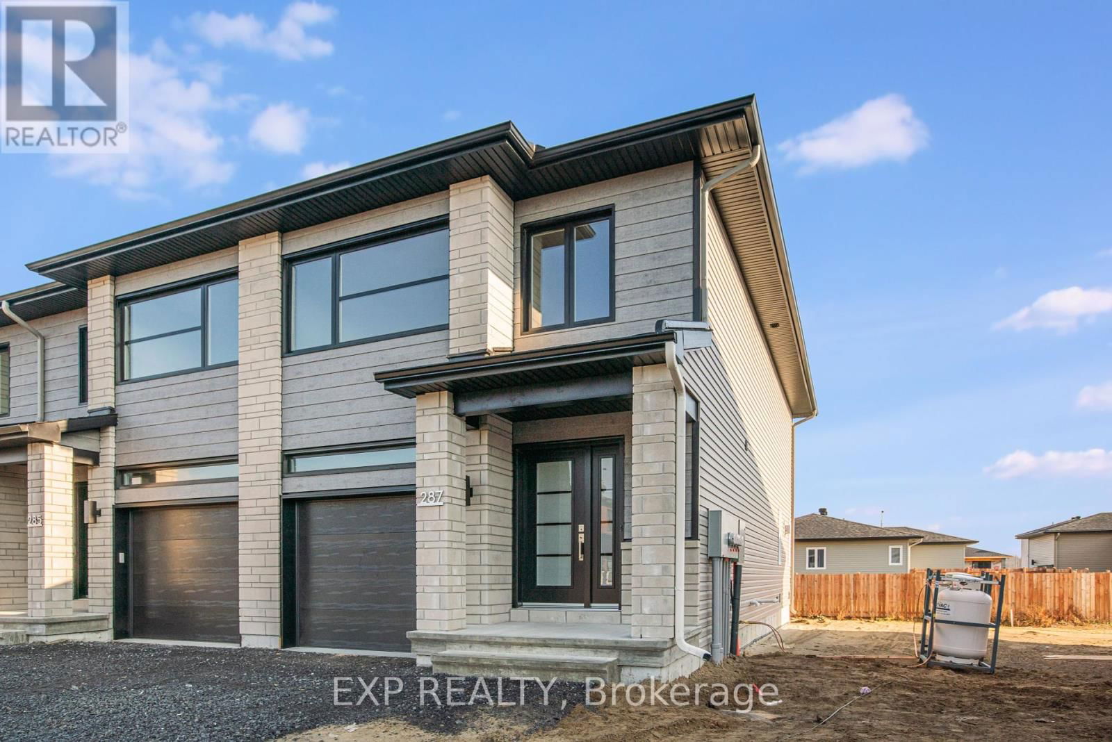 347 HAZEL CRESCENT Image 1