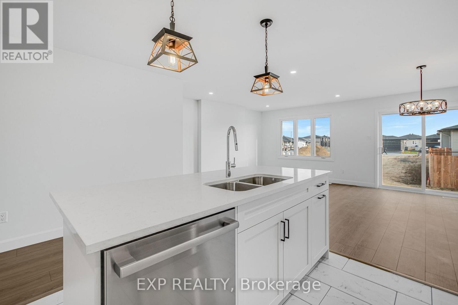 347 HAZEL CRESCENT Image 13