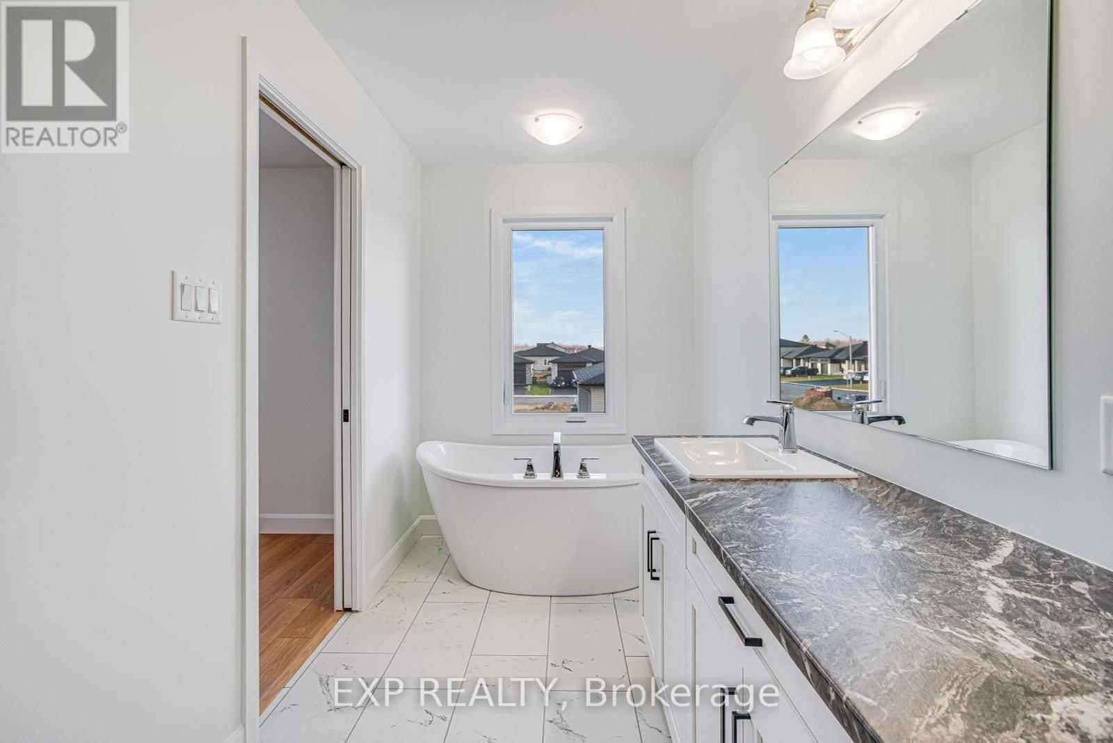347 HAZEL CRESCENT Image 22