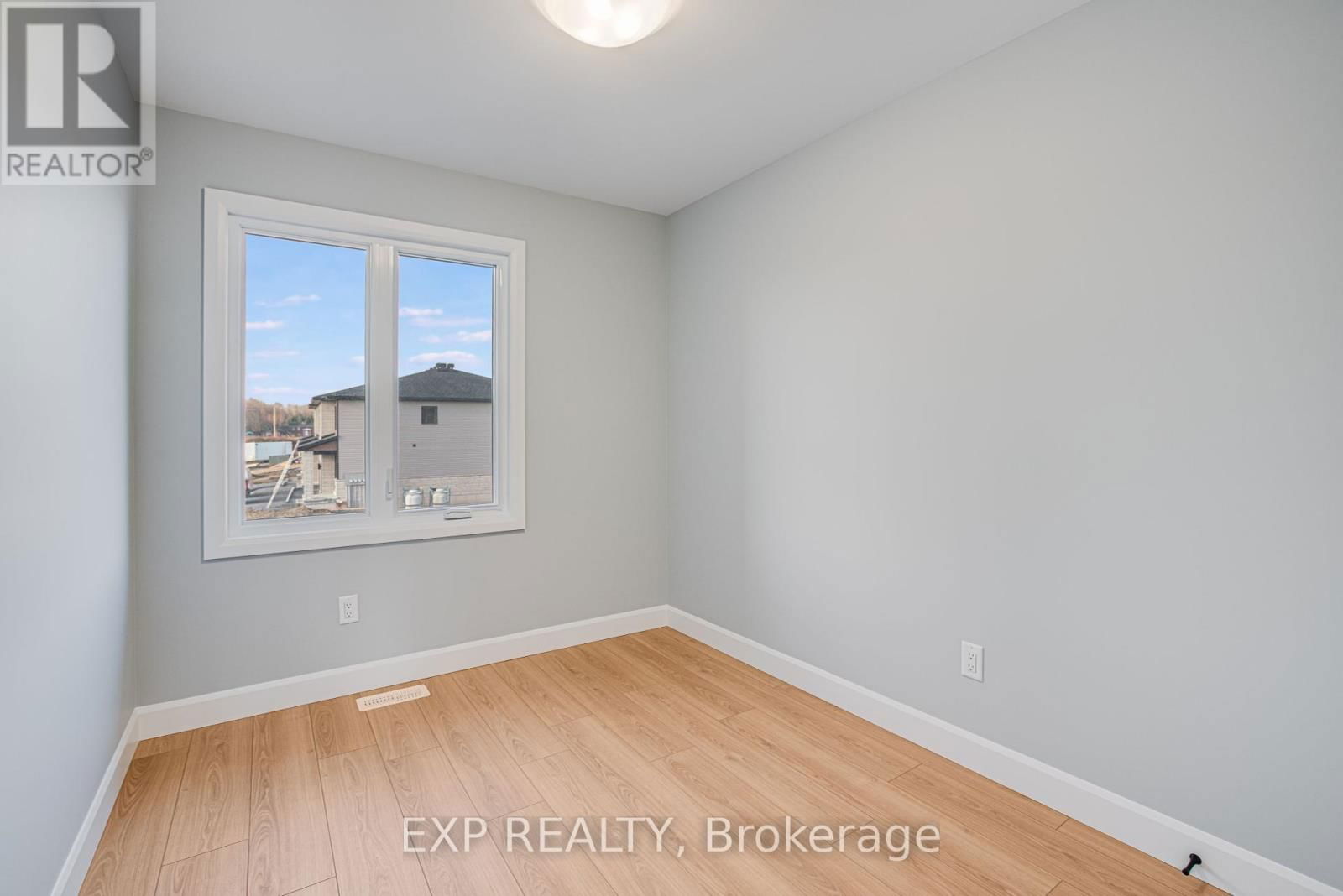 347 HAZEL CRESCENT Image 23