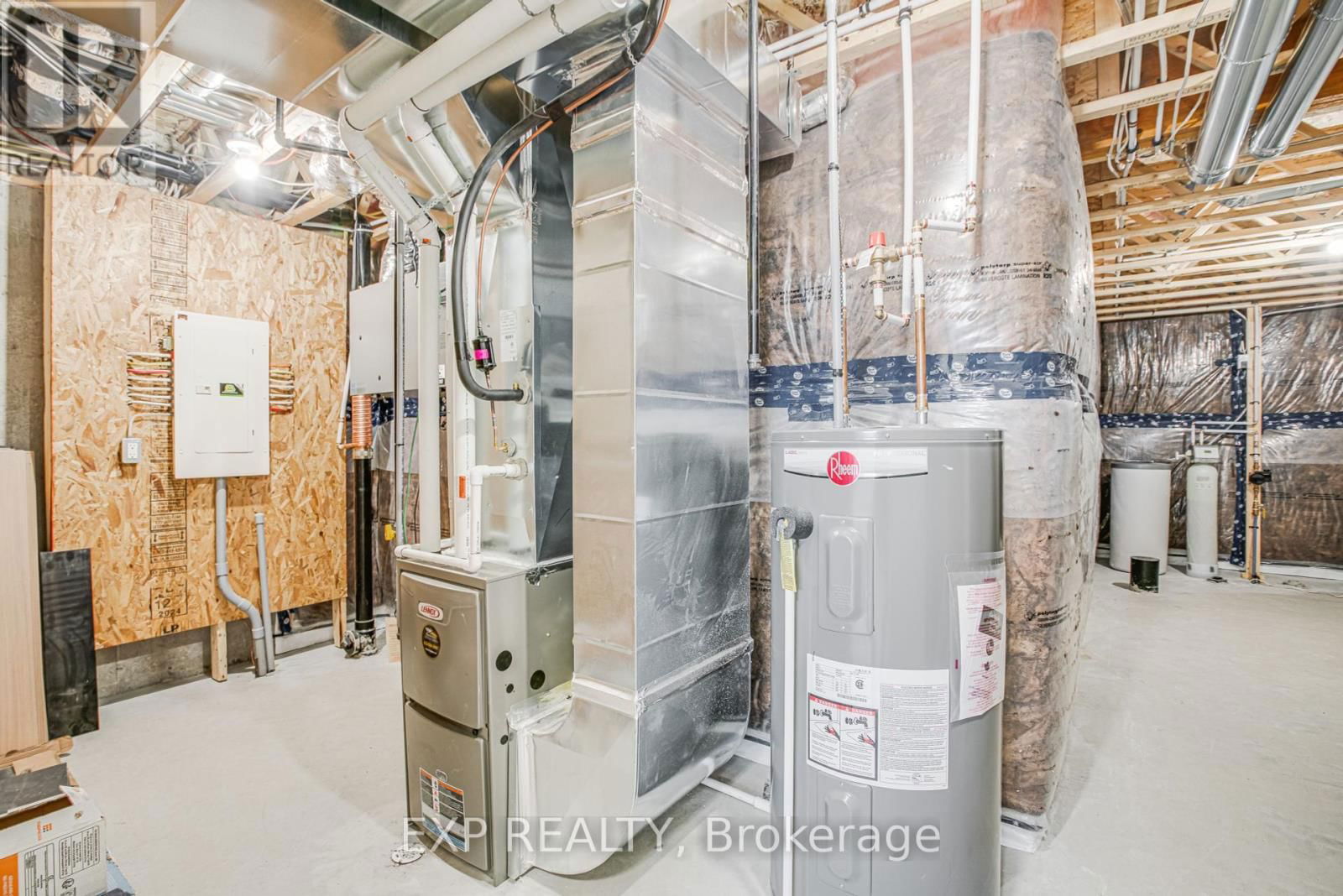 347 HAZEL CRESCENT Image 32