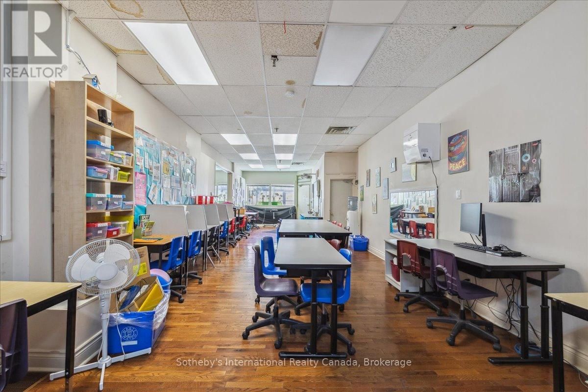 Main - 138 JAMES STREET NORTH Image 12