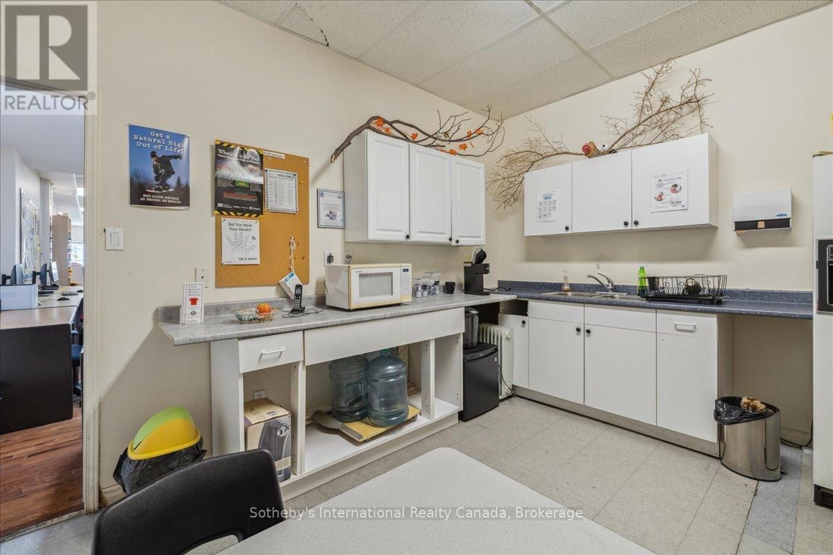 Main - 138 JAMES STREET NORTH Image 25