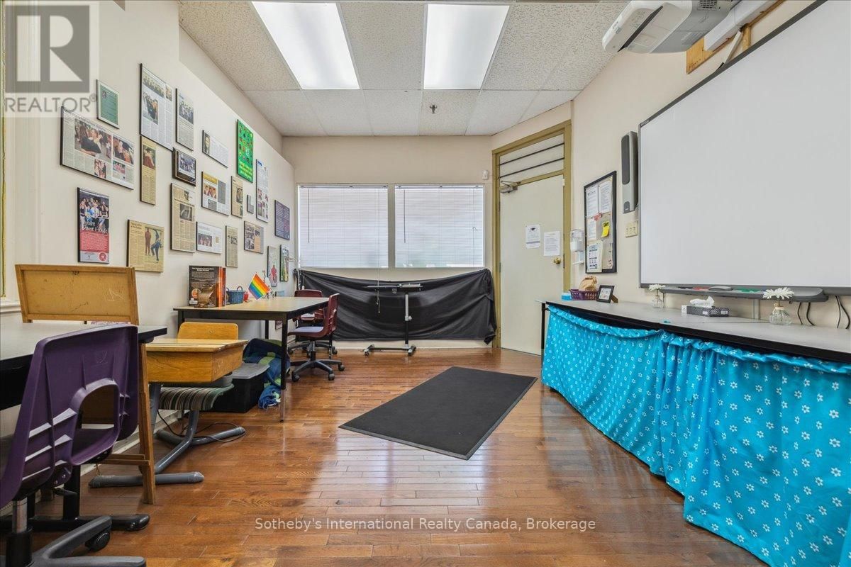 Main - 138 JAMES STREET NORTH Image 7