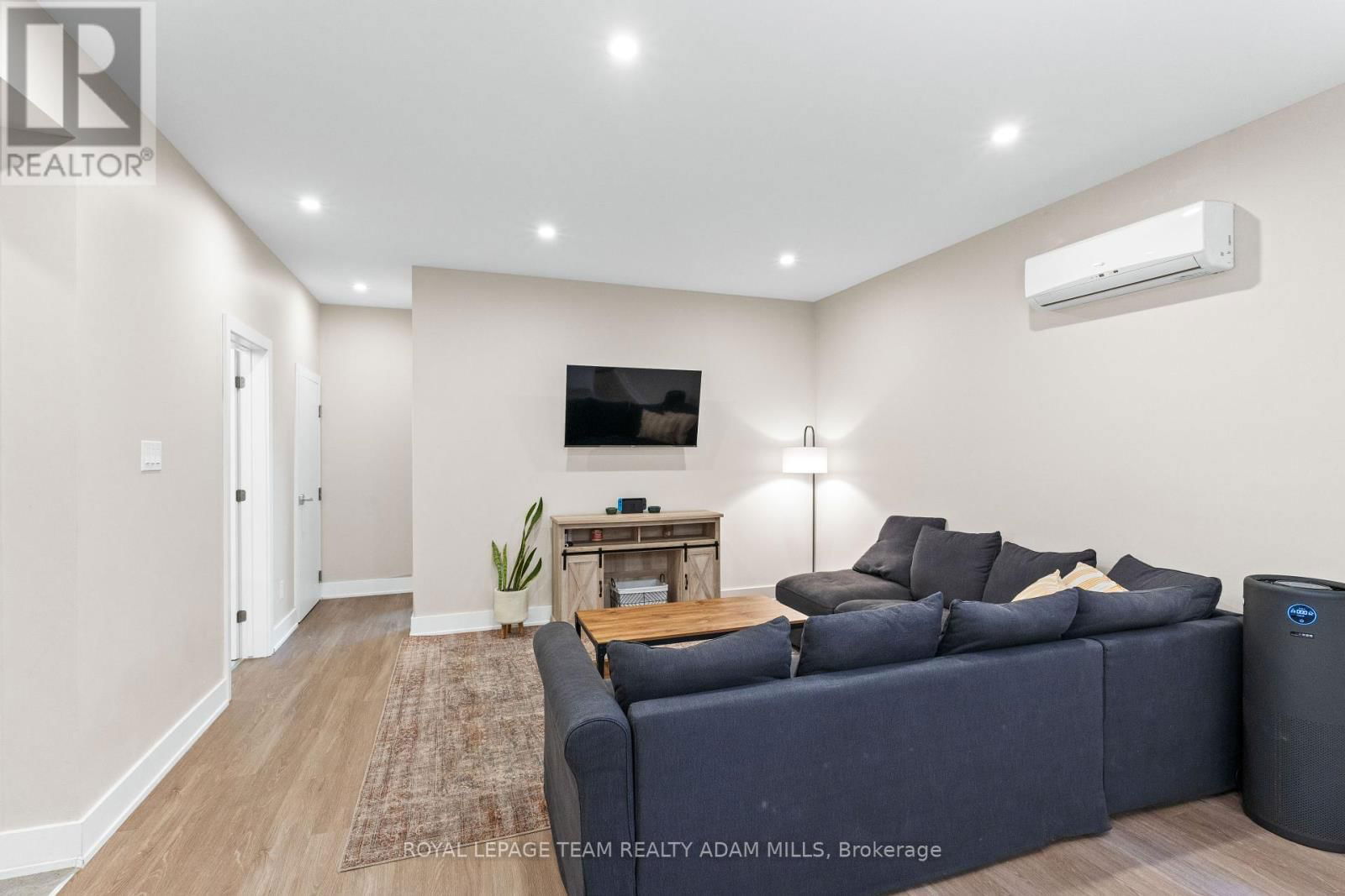 D - 419 RAVENHILL AVENUE Image 13