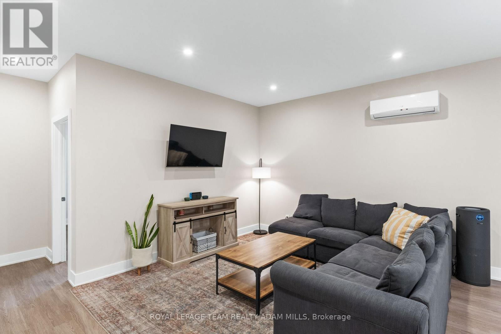 D - 419 RAVENHILL AVENUE Image 14