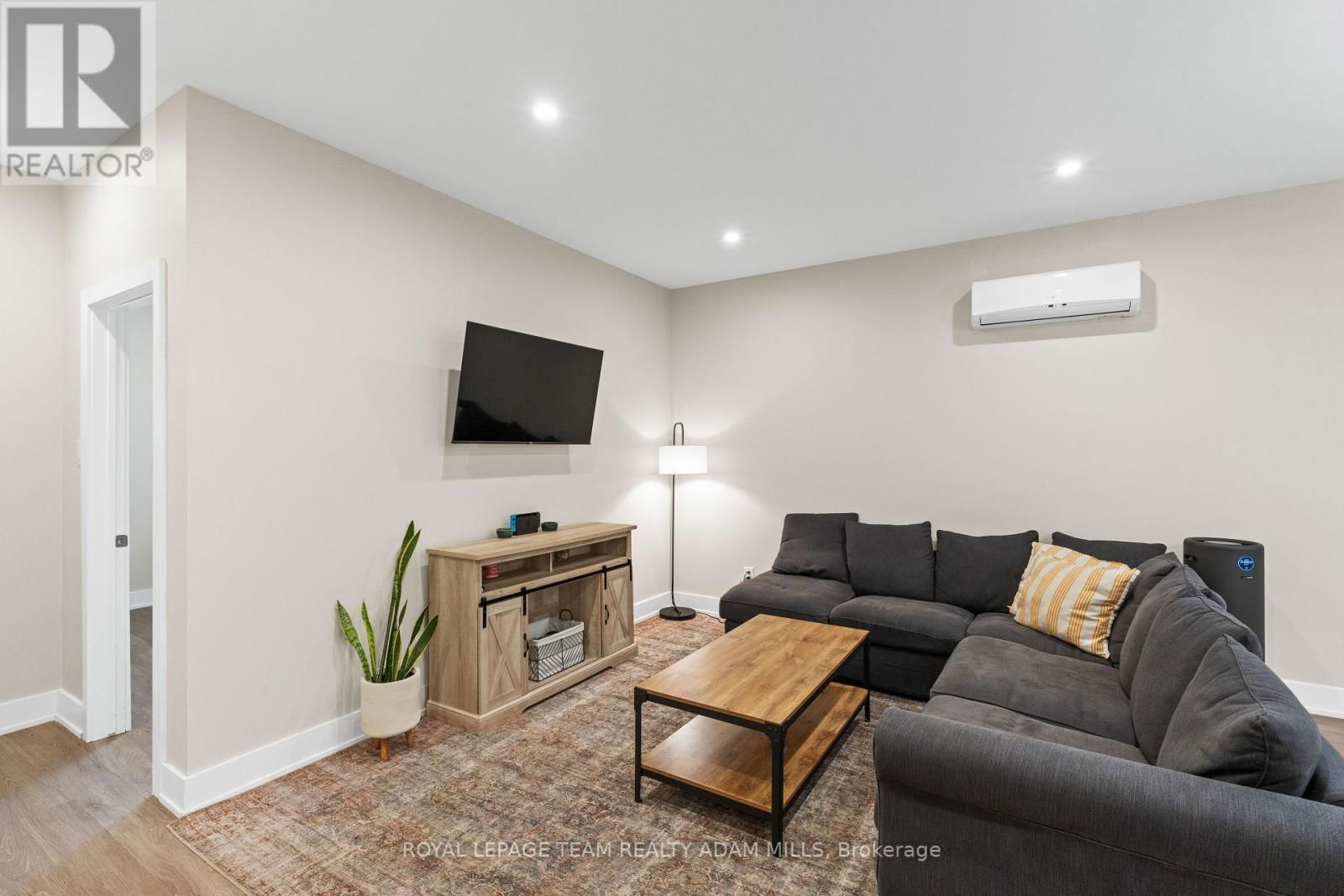 D - 419 RAVENHILL AVENUE Image 15