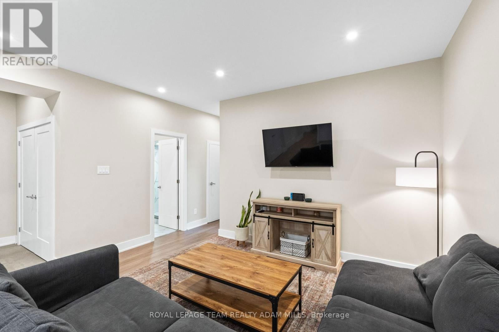 D - 419 RAVENHILL AVENUE Image 16