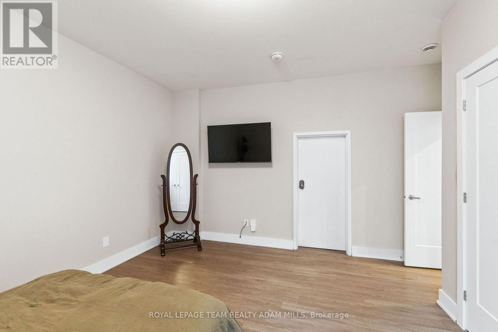 D - 419 RAVENHILL AVENUE Image 19