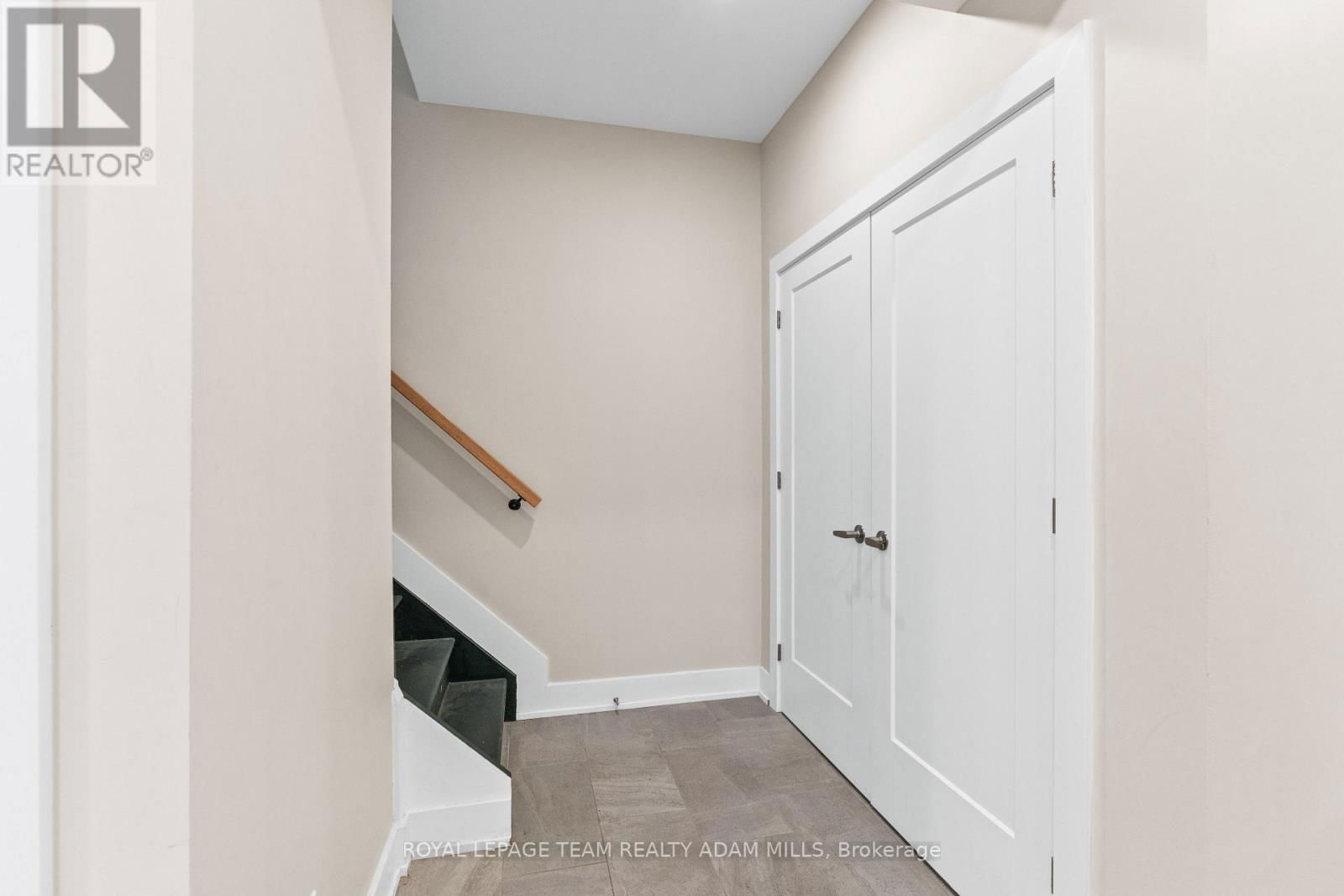 D - 419 RAVENHILL AVENUE Image 4