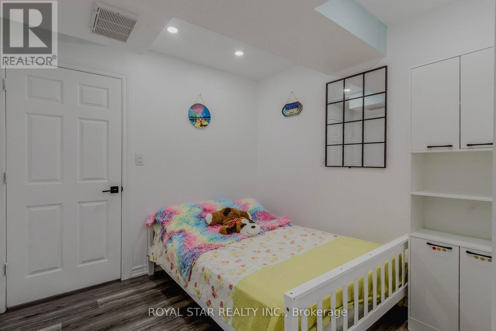17 EVERGREEN COURT Image 30