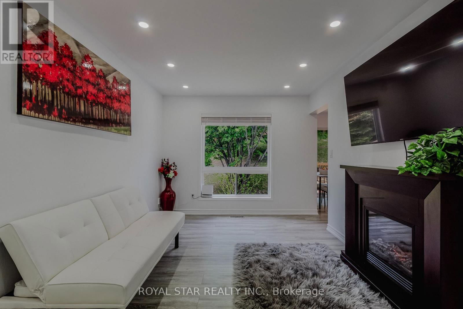 17 EVERGREEN COURT Image 8