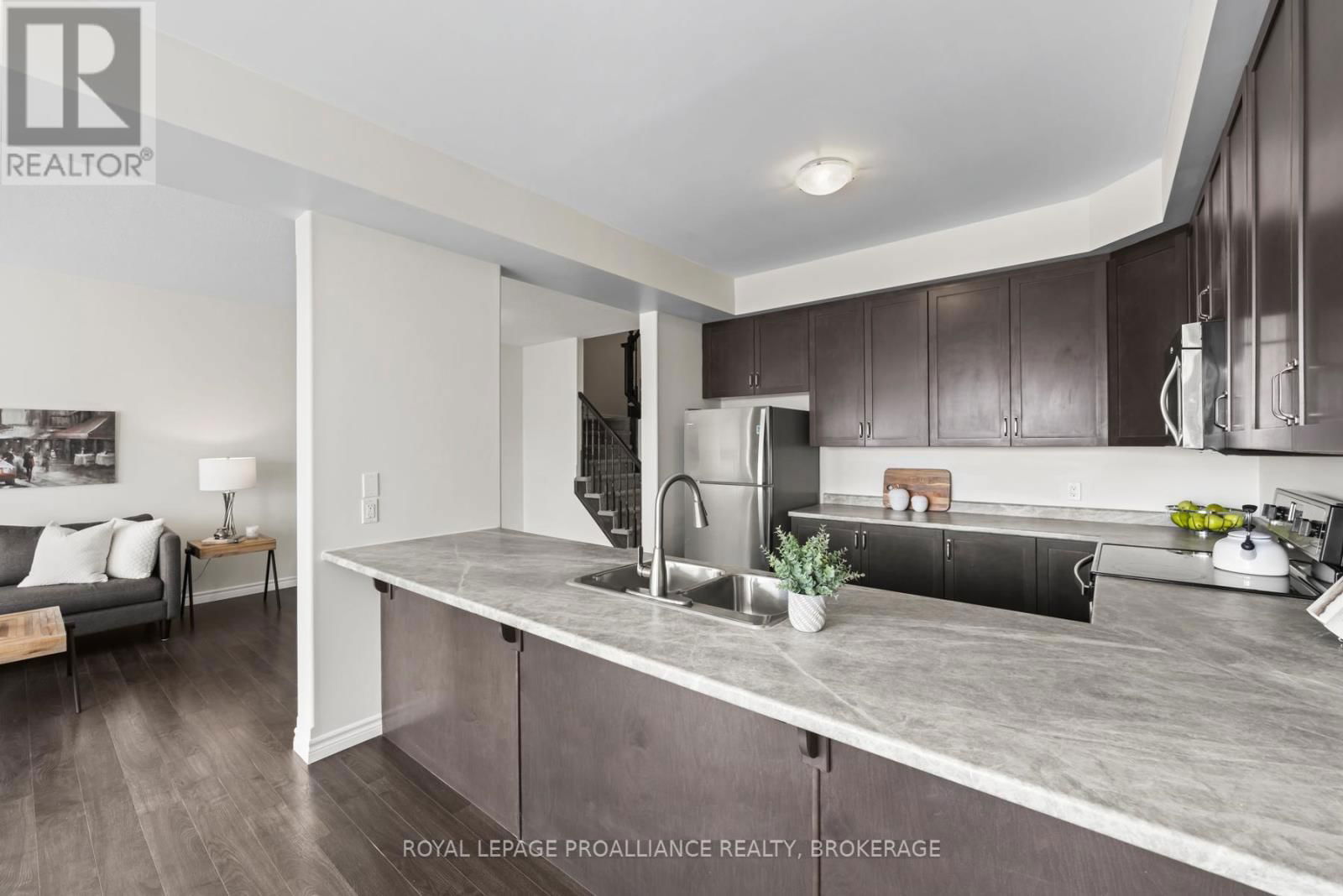 712 NEWMARKET LANE Image 13