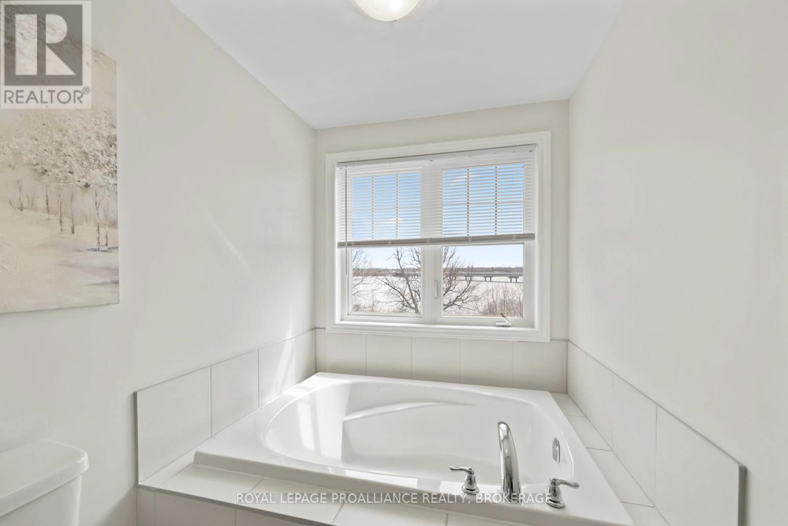 712 NEWMARKET LANE Image 29