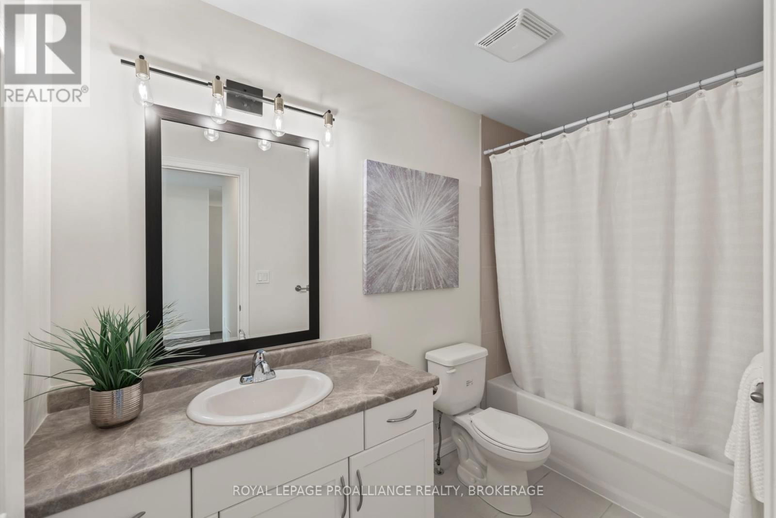 712 NEWMARKET LANE Image 32