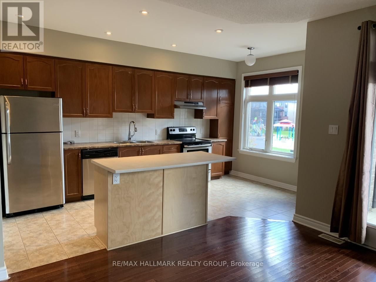 240 LEATHER LEAF TERRACE Image 12