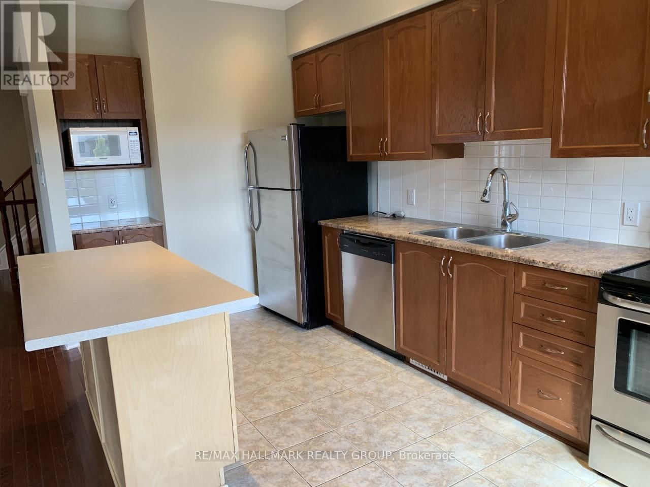 240 LEATHER LEAF TERRACE Image 14