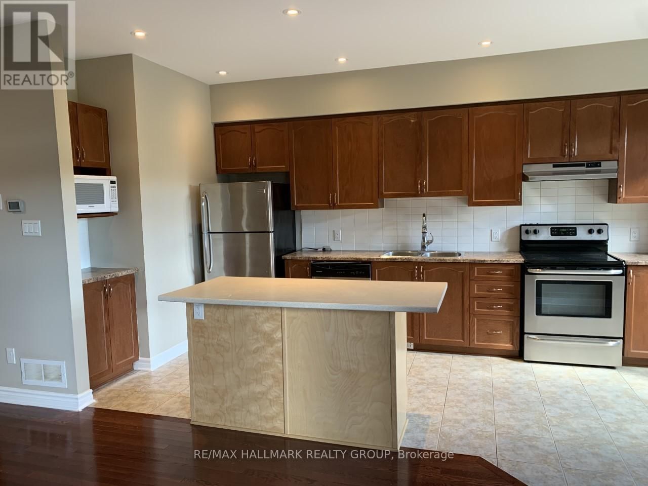240 LEATHER LEAF TERRACE Image 16