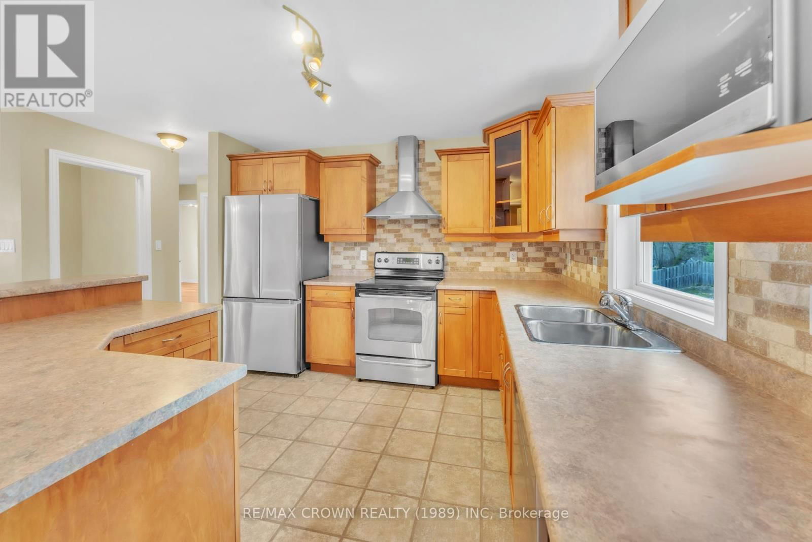 293 OSPREY CRESCENT Image 24