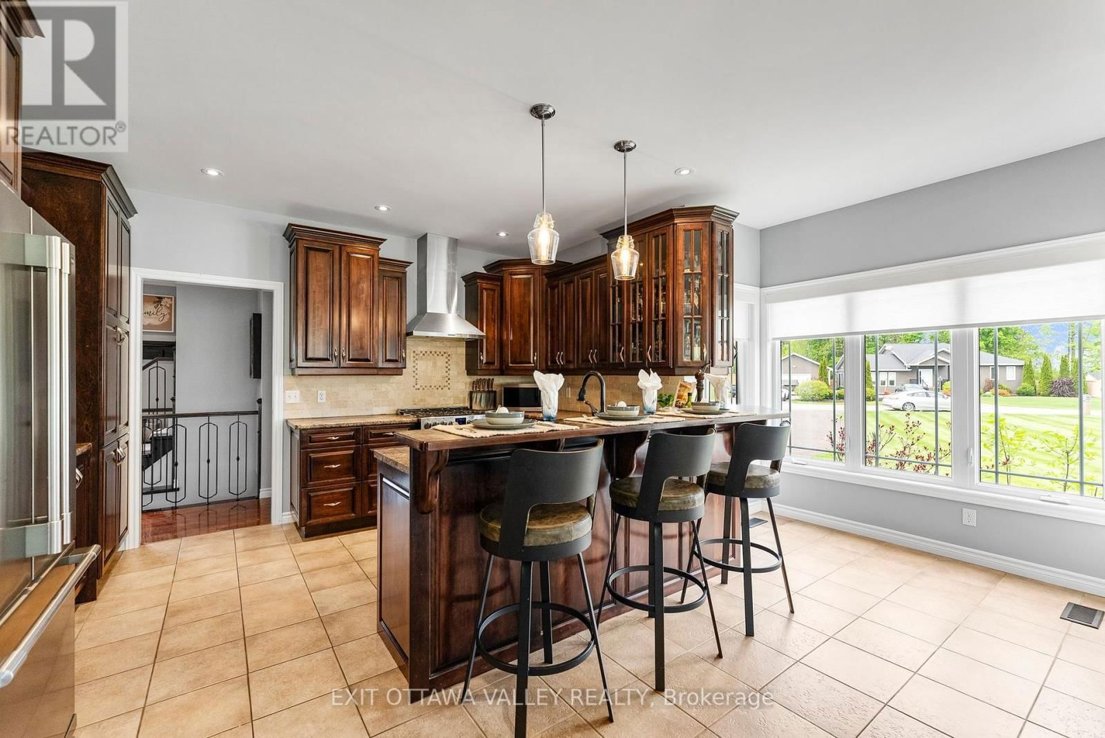 34 LAKERIDGE TRAIL Image 12