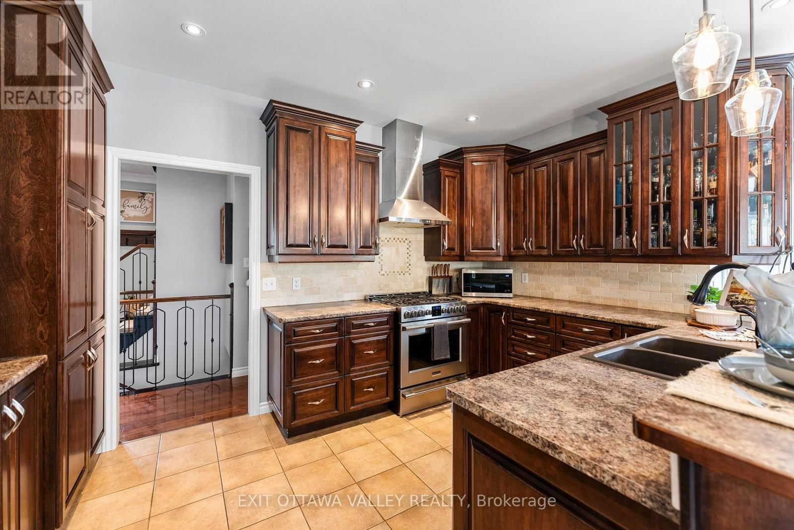34 LAKERIDGE TRAIL Image 13