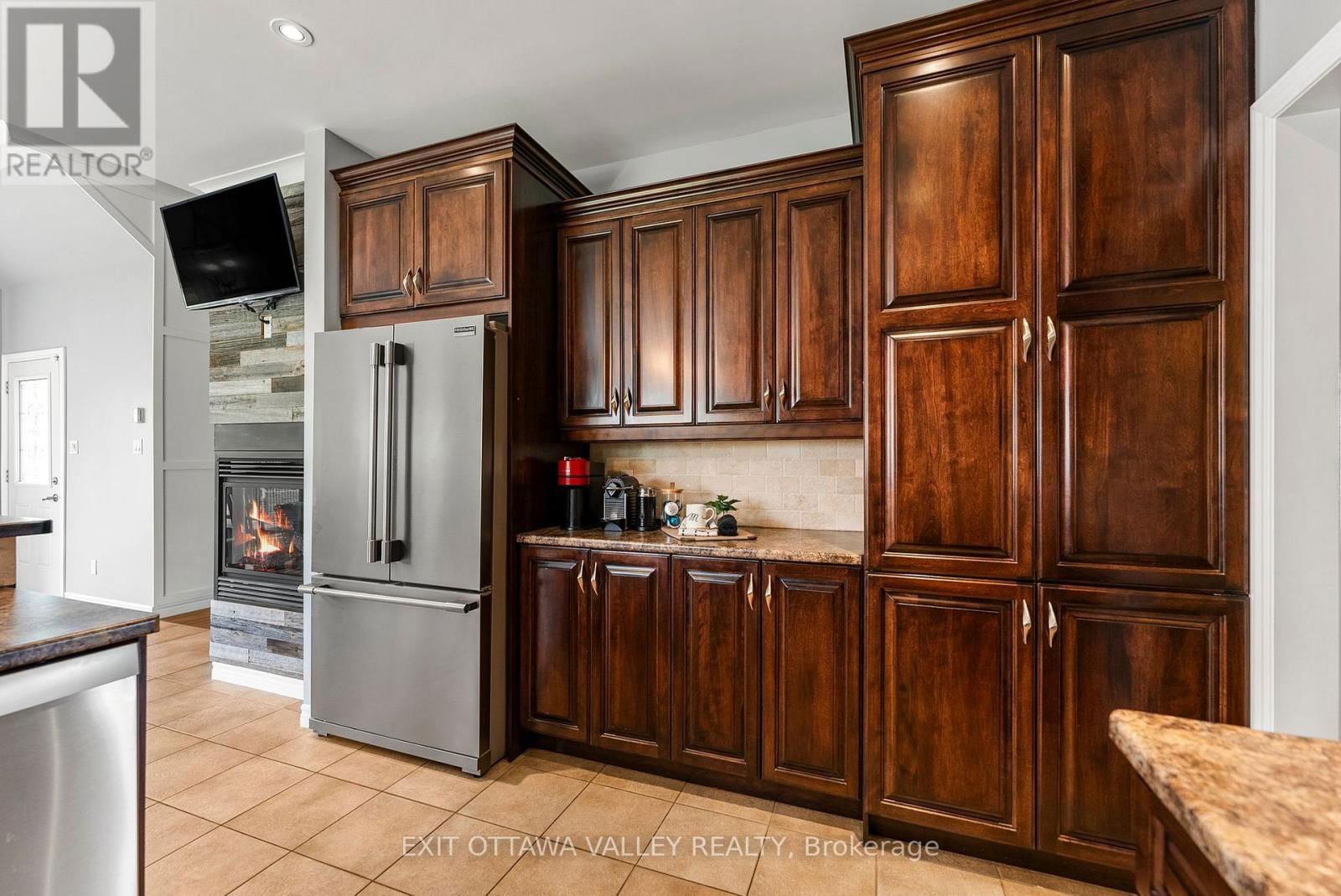 34 LAKERIDGE TRAIL Image 15