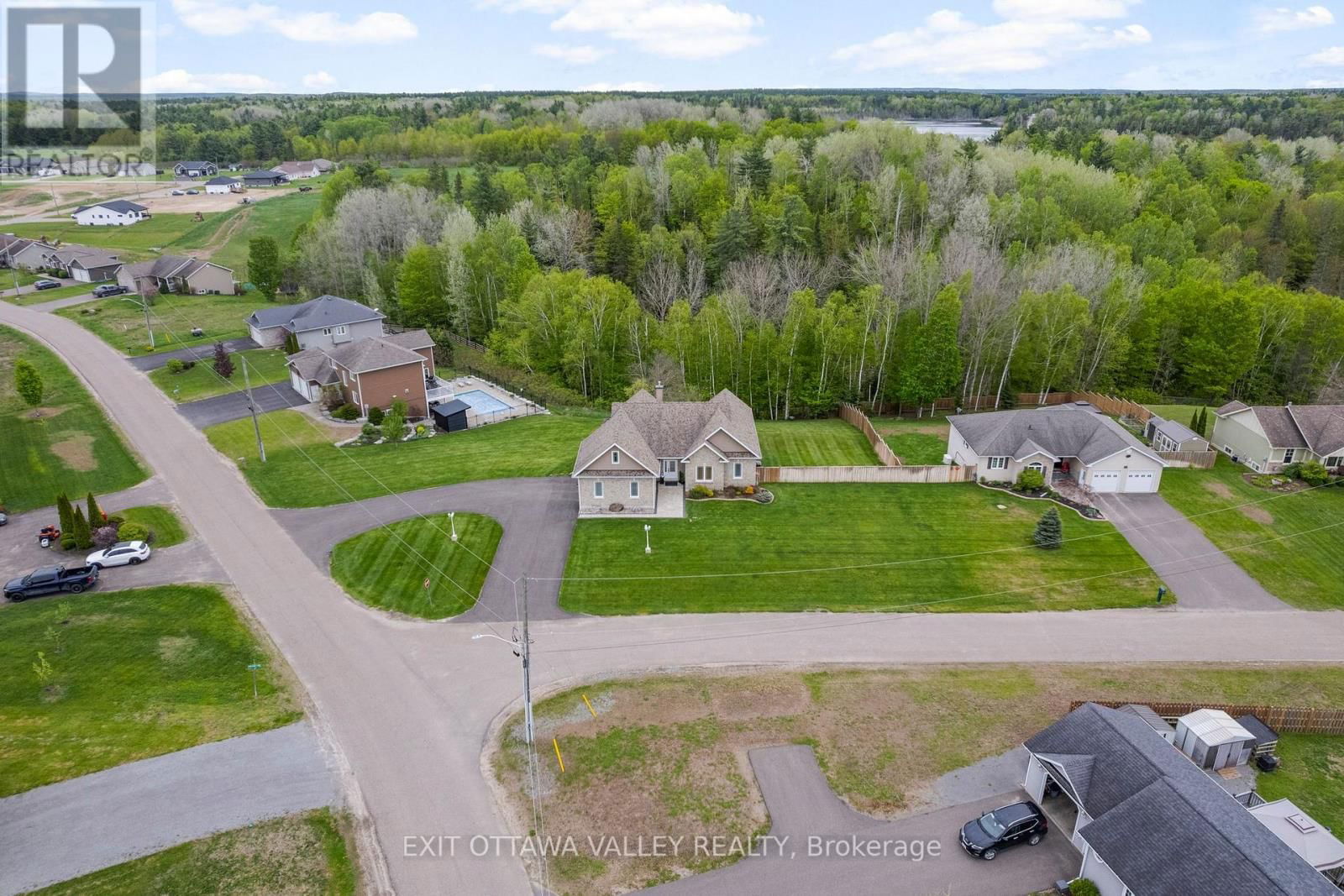 34 LAKERIDGE TRAIL Image 4