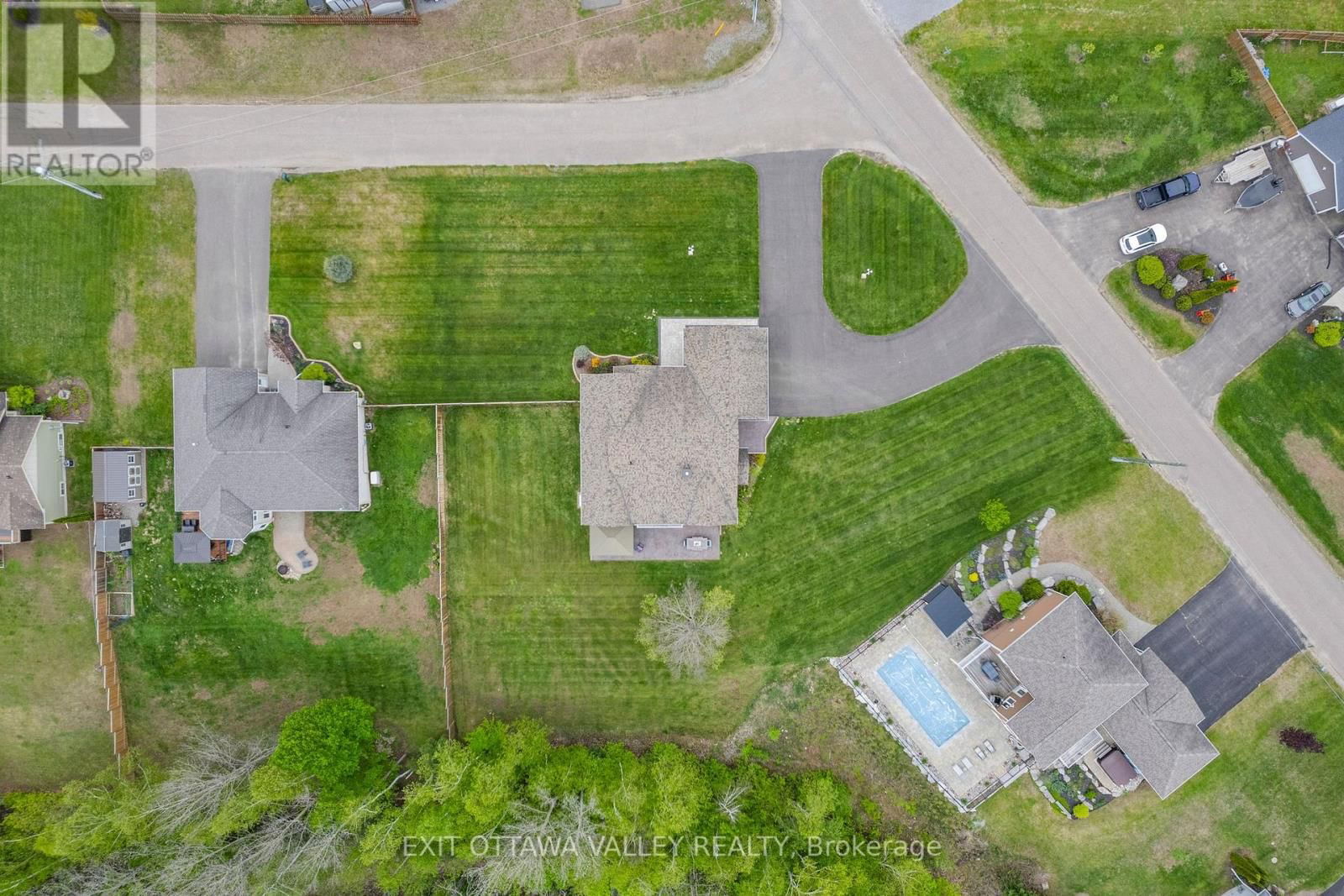 34 LAKERIDGE TRAIL Image 41
