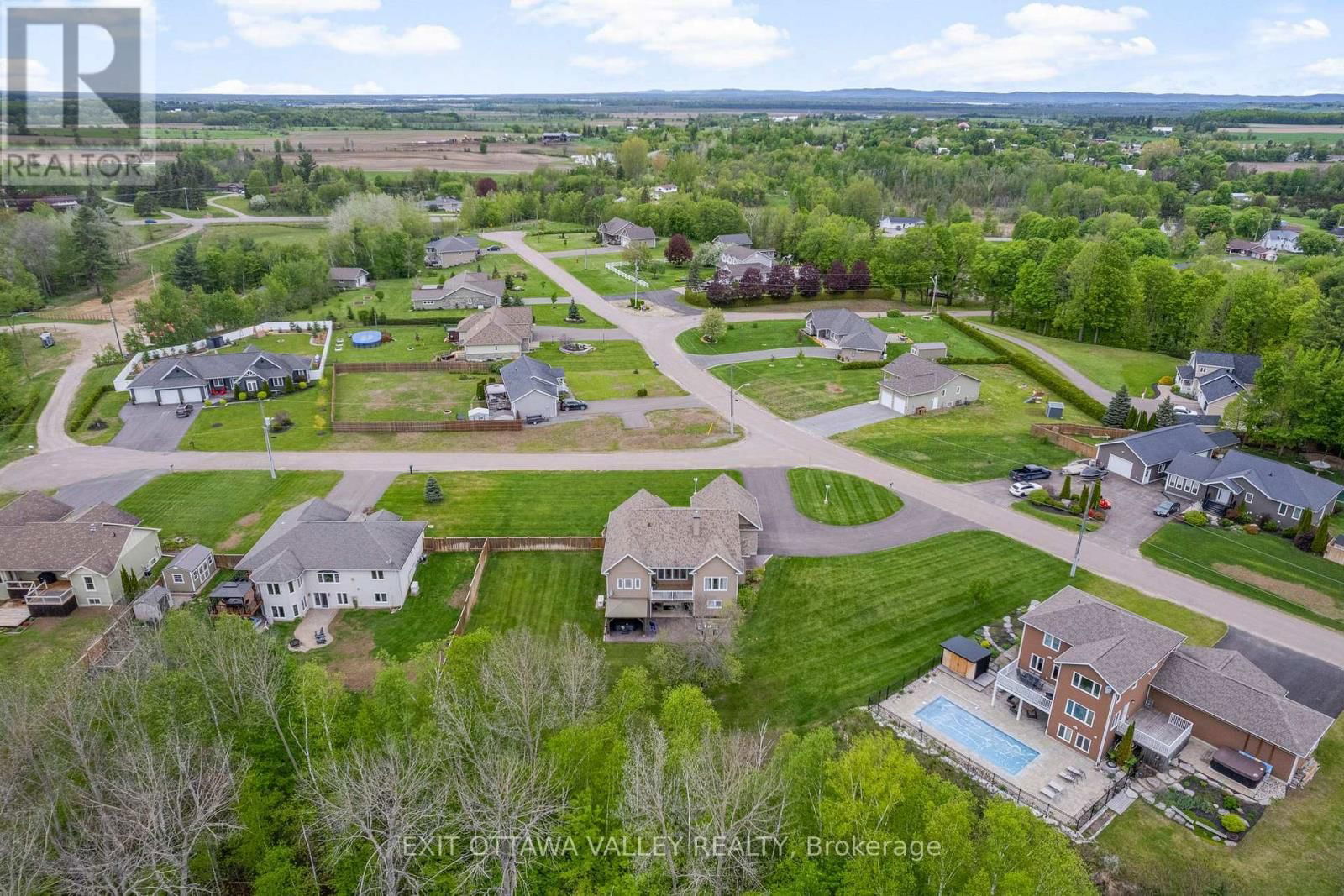 34 LAKERIDGE TRAIL Image 42