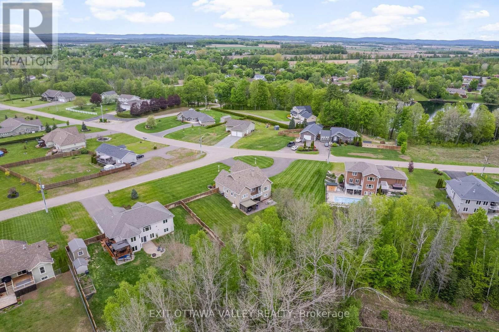 34 LAKERIDGE TRAIL Image 43