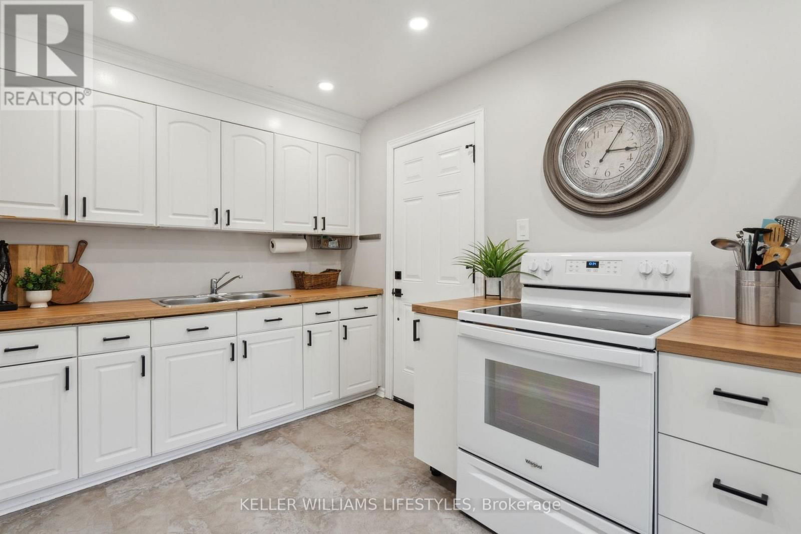 381 AVONDALE ROAD Image 11