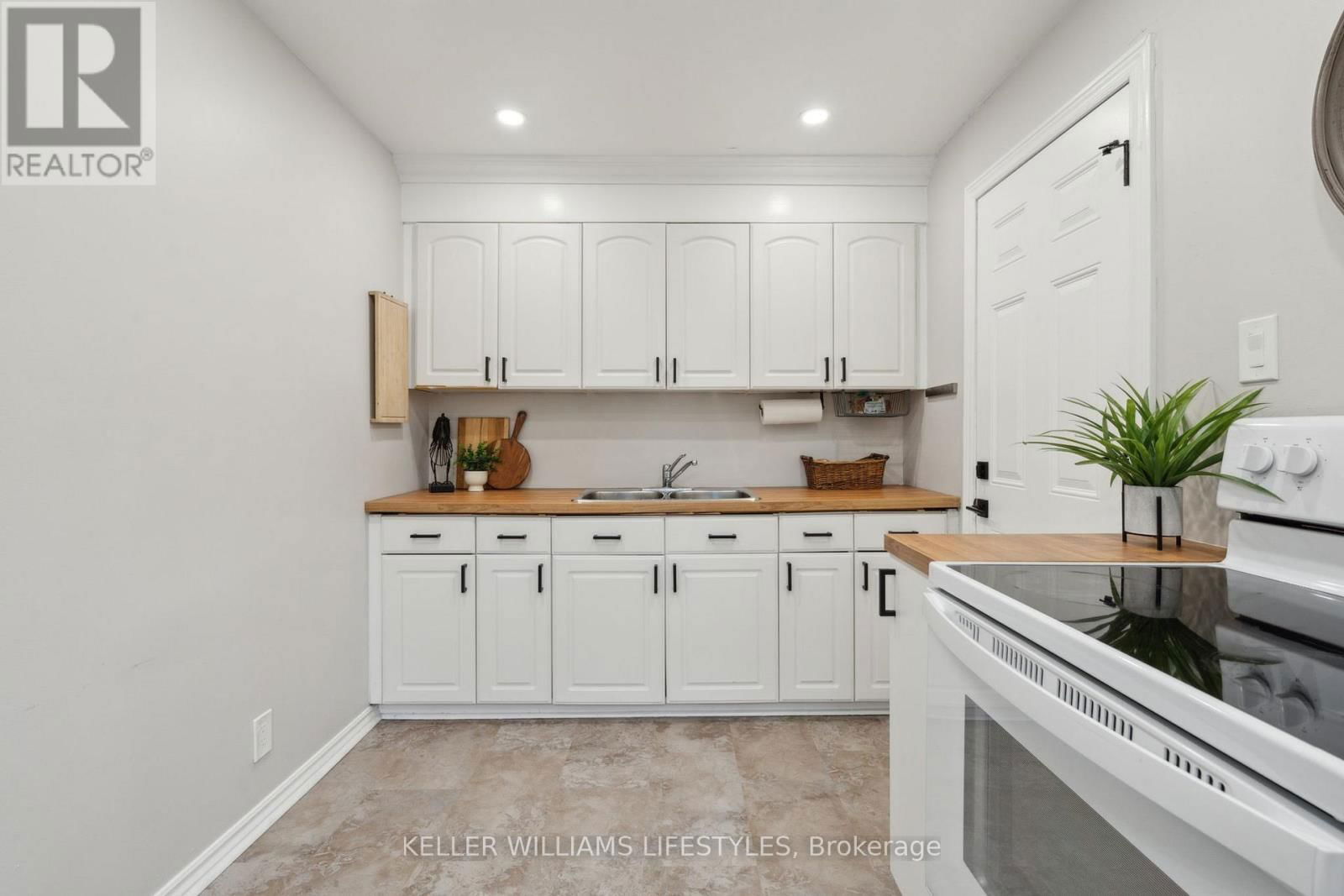 381 AVONDALE ROAD Image 12