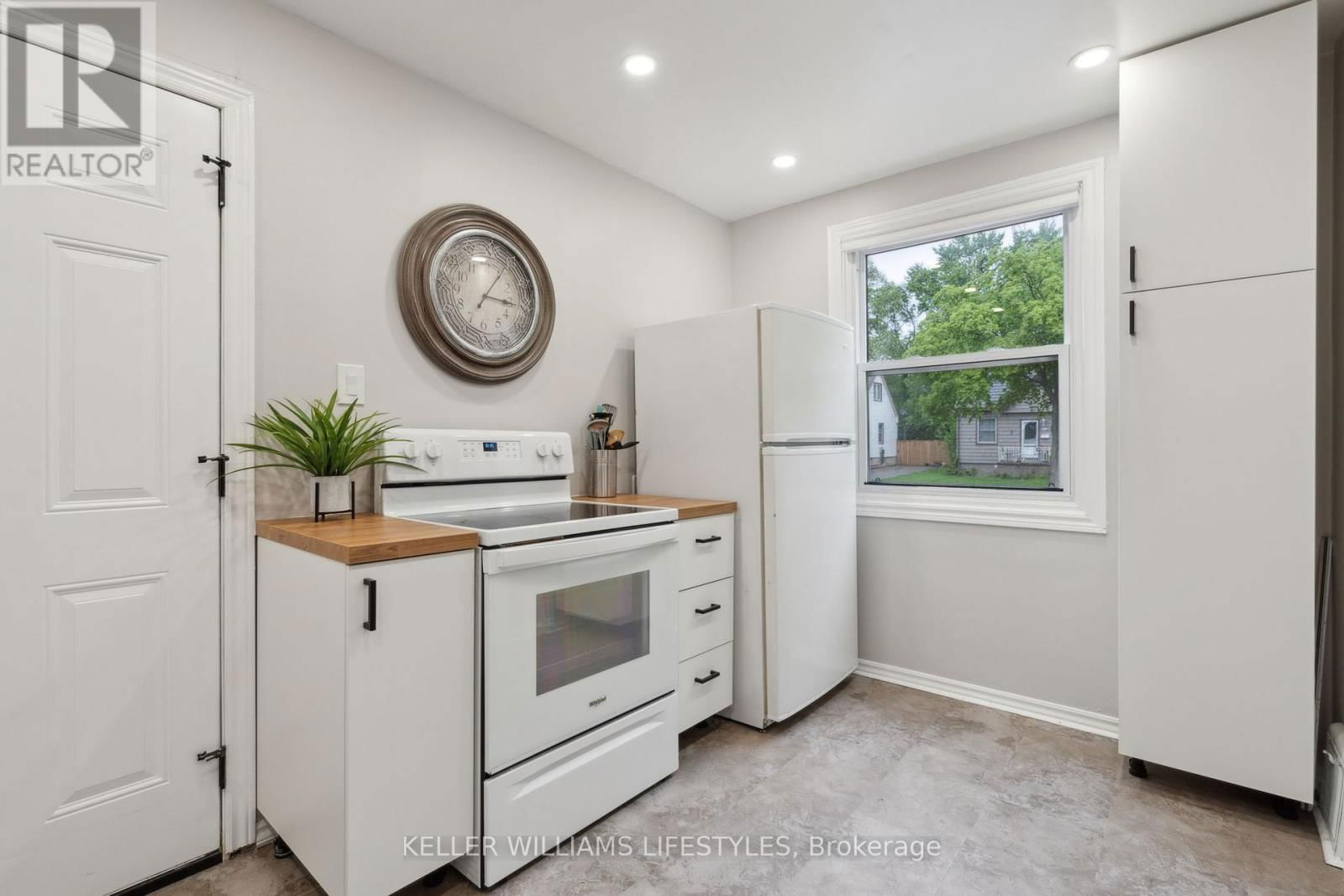 381 AVONDALE ROAD Image 13