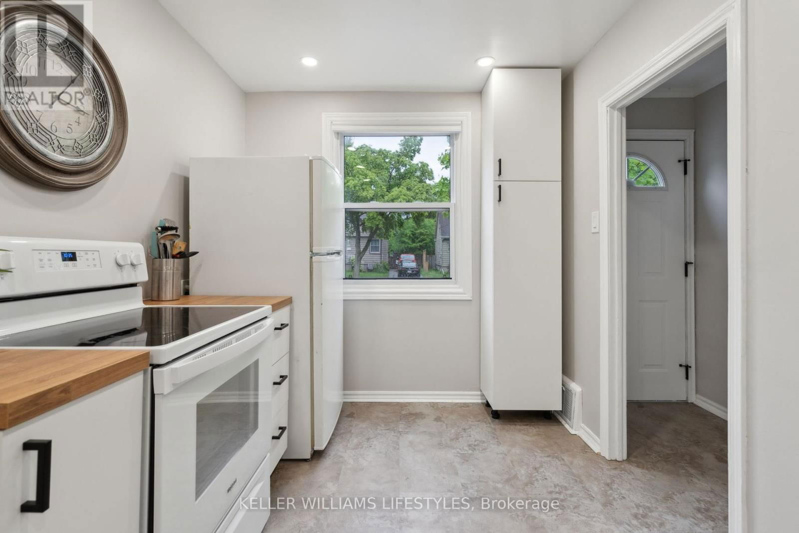 381 AVONDALE ROAD Image 14