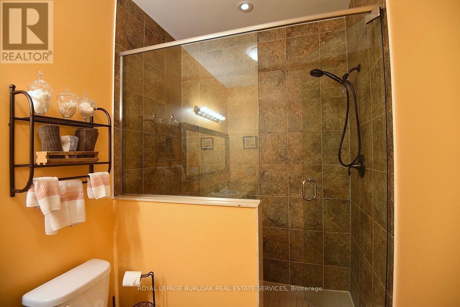 11 ECKER LANE Image 22