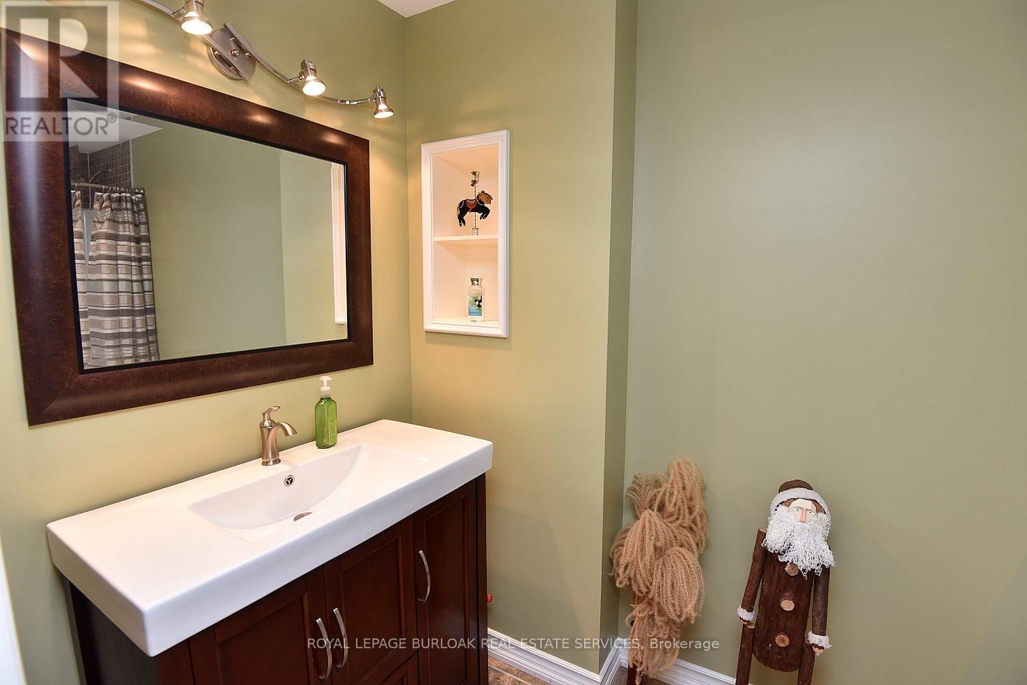 11 ECKER LANE Image 25