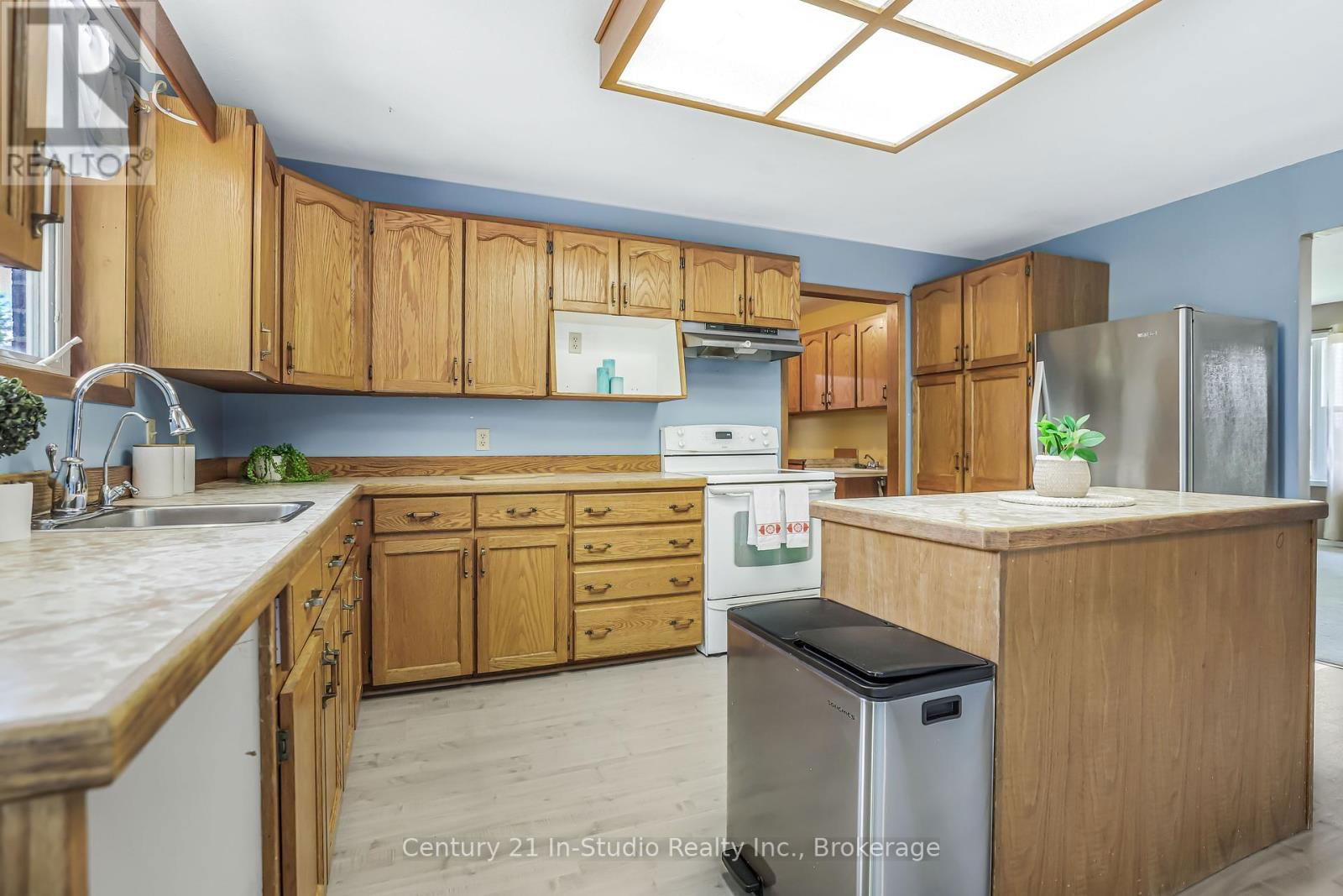 311817 GREY ROAD 8 Image 18