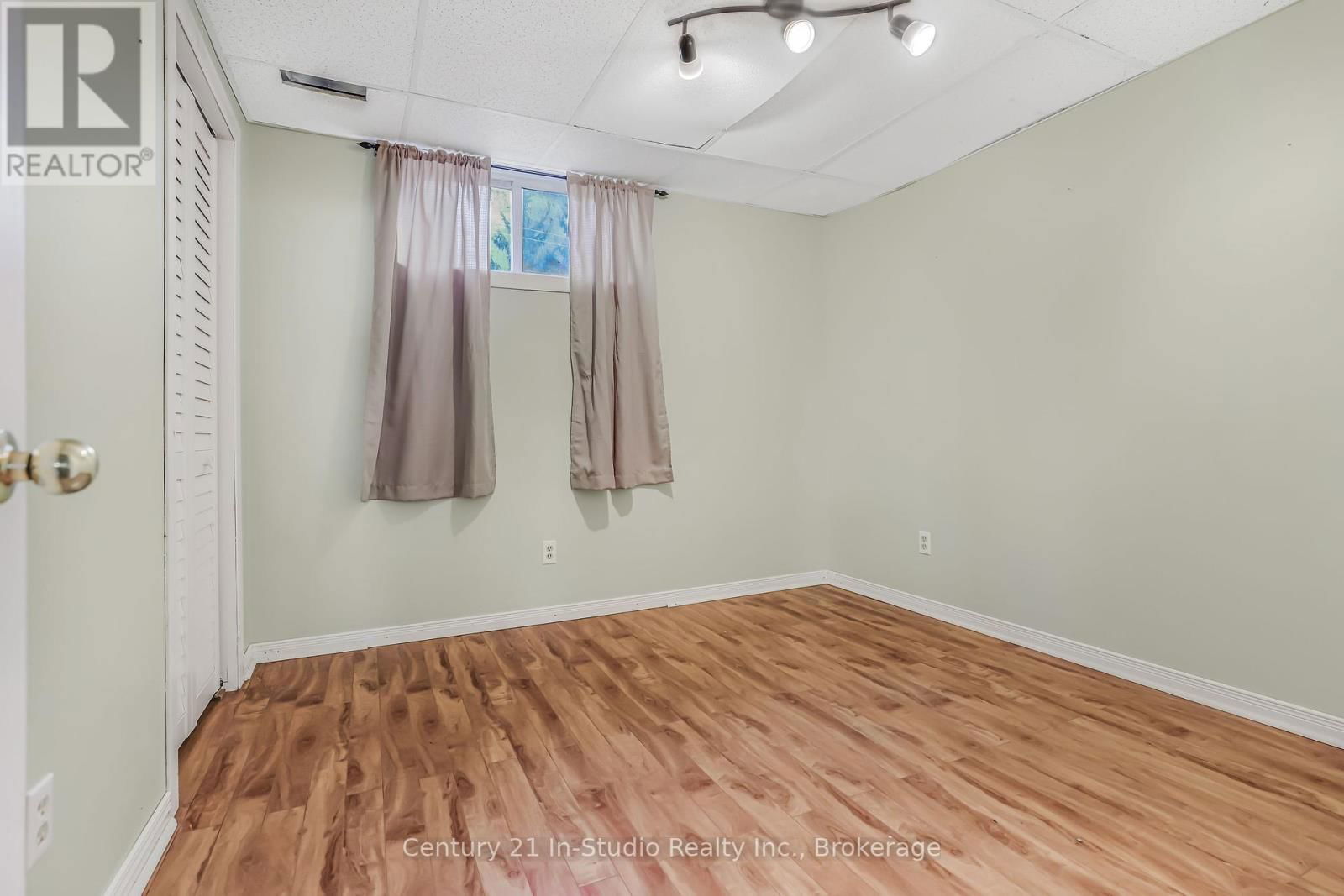 311817 GREY ROAD 8 Image 36