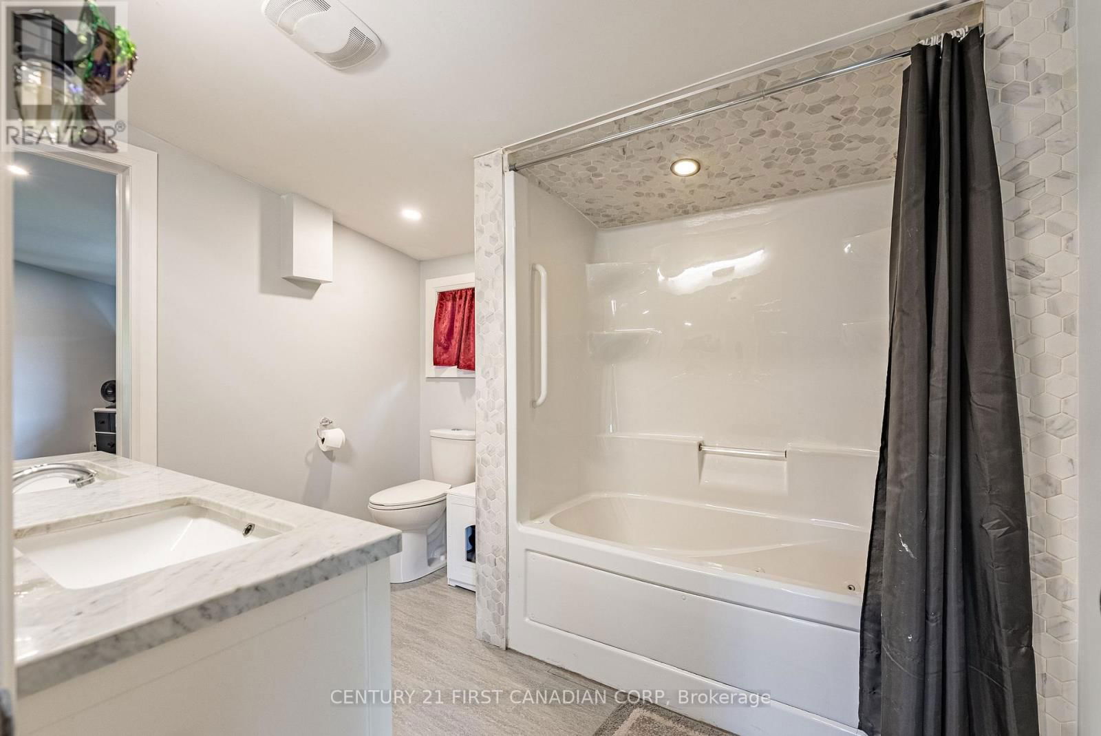 766 GLASGOW STREET Image 25