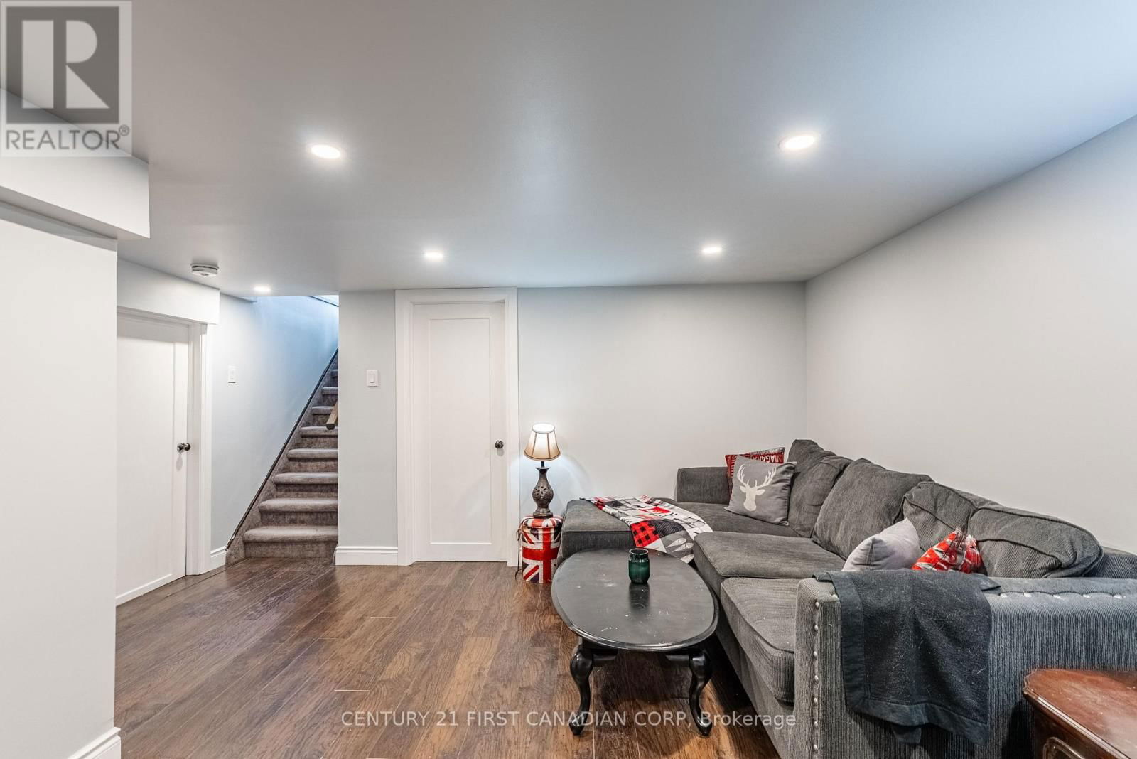 766 GLASGOW STREET Image 32