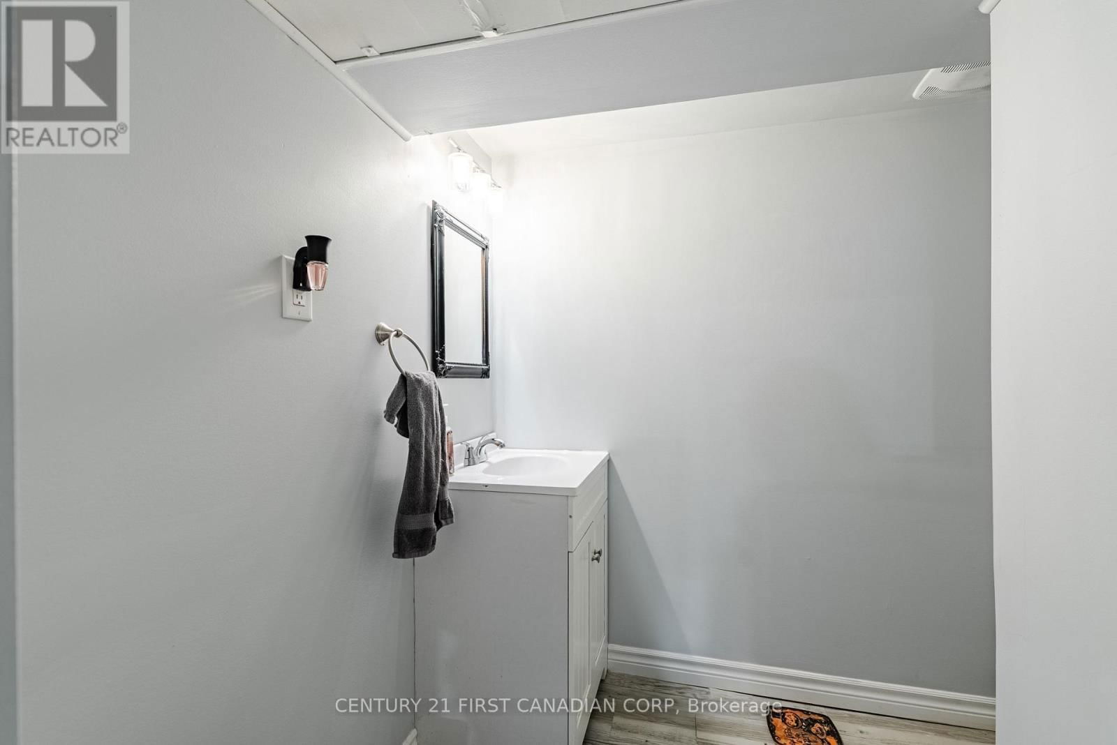 766 GLASGOW STREET Image 33